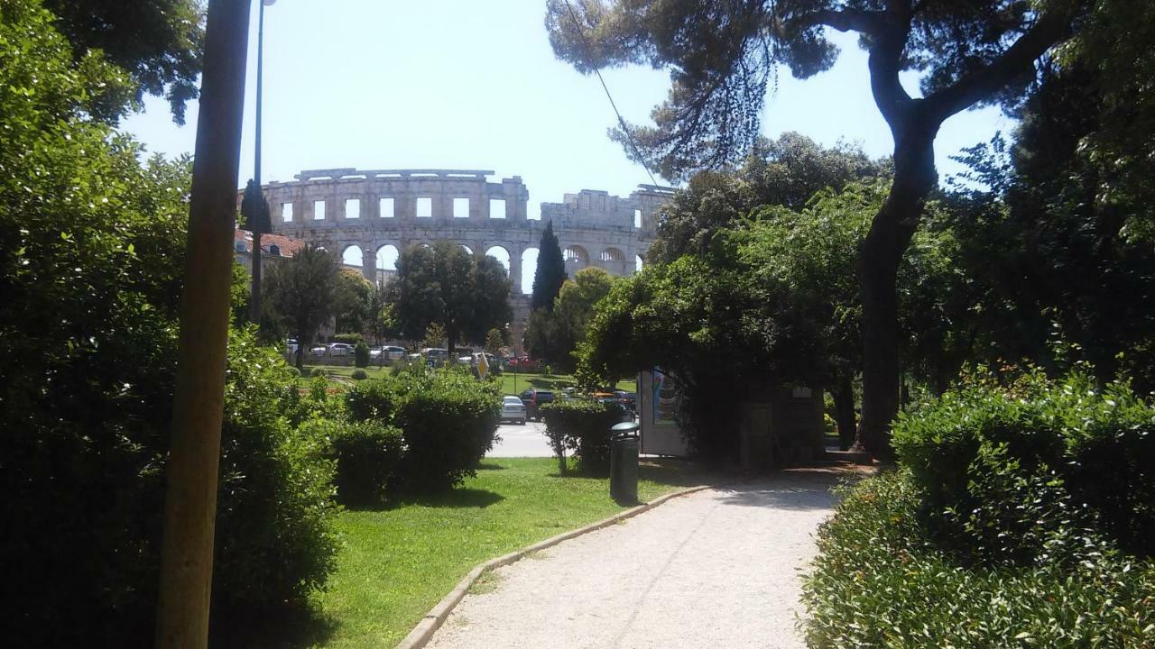 Colosseum Apartment Pula Exterior foto